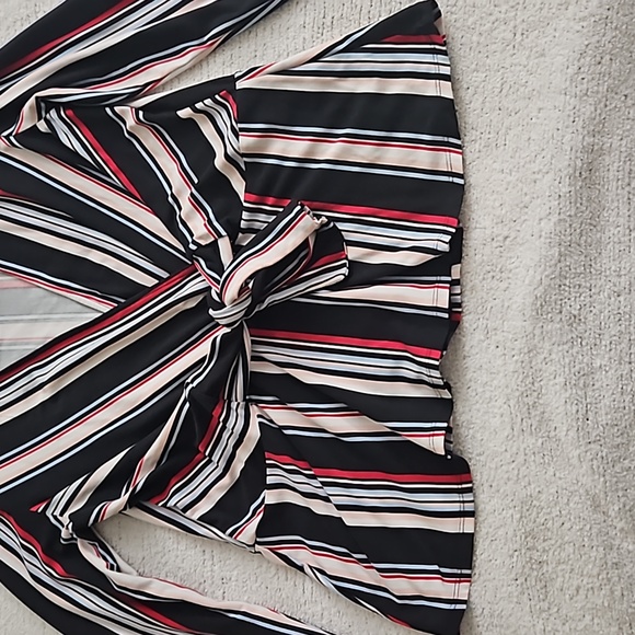 Low Cut V Neck Blouse Long Sleeve - Picture 5 of 7